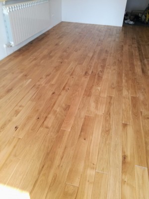 Poza Parchet stejar masiv nefinisat clasa Rustic - herringbone 16x70x300/350 mm. Poza 2846